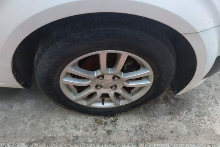 Used Chevrolet Aveo Sonic 2011 Sedan 1.4L MT SL Right Front Wheel Hub