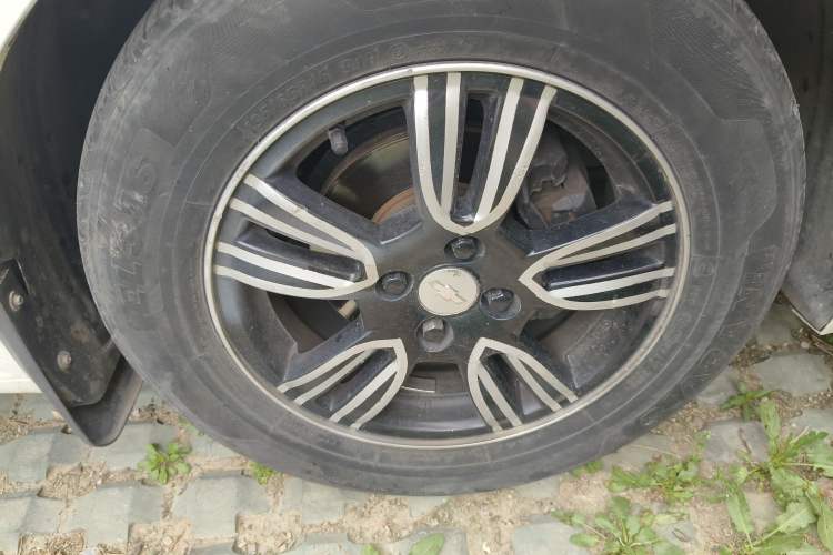 Used Chevrolet Aveo Sonic 2011 Sedan 1.4L MT SL Right Front Wheel Hub