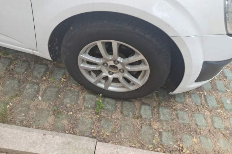 Used Chevrolet Aveo Sonic 2011 Sedan 1.4L MT SL Right Front Wheel Hub
