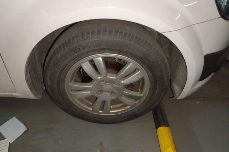Used Chevrolet Aveo Sonic 2011 Sedan 1.4L MT SL Right Front Wheel Hub