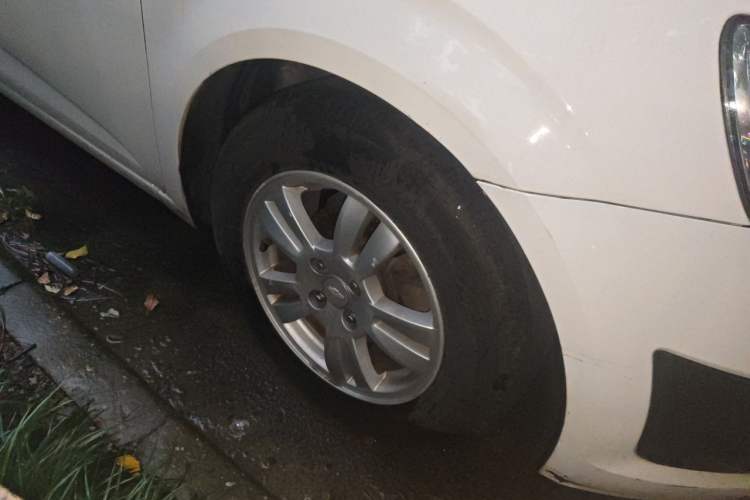 Used Chevrolet Aveo Sonic 2011 Hatchback 1.4L MT SL Right Front Wheel Hub