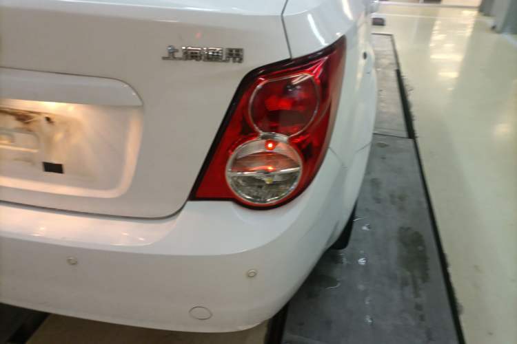 Used Chevrolet Aveo Sonic 2011 Sedan 1.4L Manual Transmission SE Right Rear Taillight