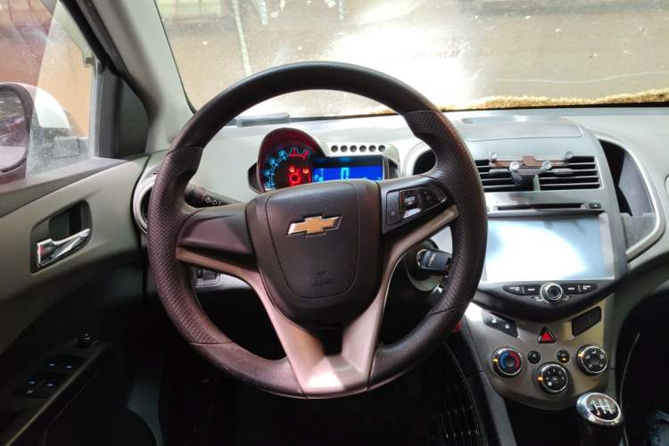 Used Chevrolet Aveo Sonic 2011 Sedan 1.4L Manual Transmission SE Steering Wheel