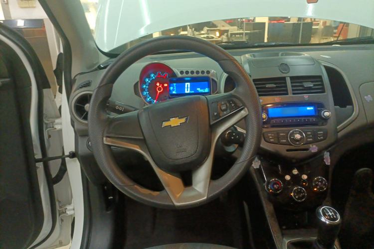 Used Chevrolet Aveo Sonic 2011 Sedan 1.4L Manual Transmission SE Steering Wheel