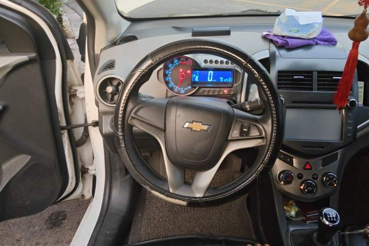 Used Chevrolet Aveo Sonic 2011 Sedan 1.4L Manual Transmission SE Steering Wheel