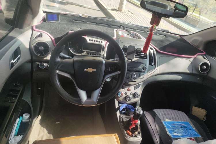 Used Chevrolet Aveo Sonic 2011 Sedan 1.4L Manual Transmission SE Steering Wheel