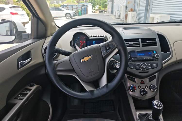 Used Chevrolet Aveo Sonic 2011 Sedan 1.4L Manual Transmission SE Steering Wheel