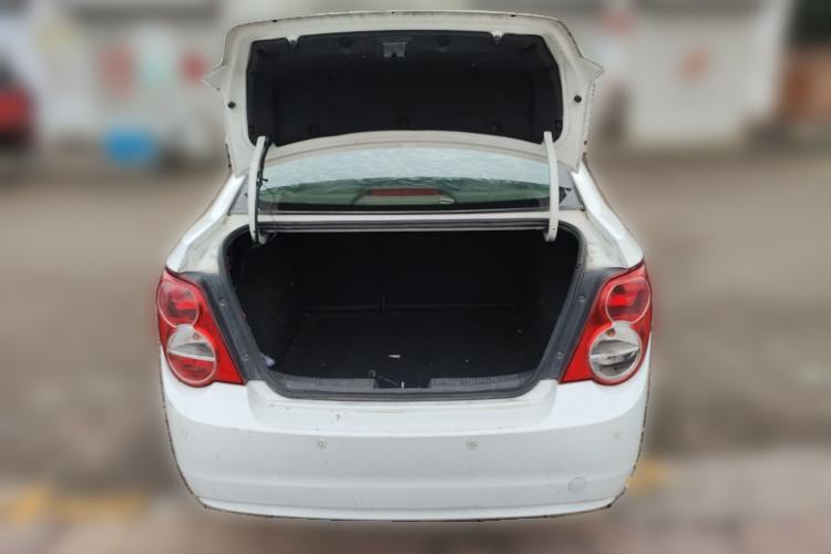 Used Chevrolet Aveo Sonic 2011 Sedan 1.4L MT SL Trunk