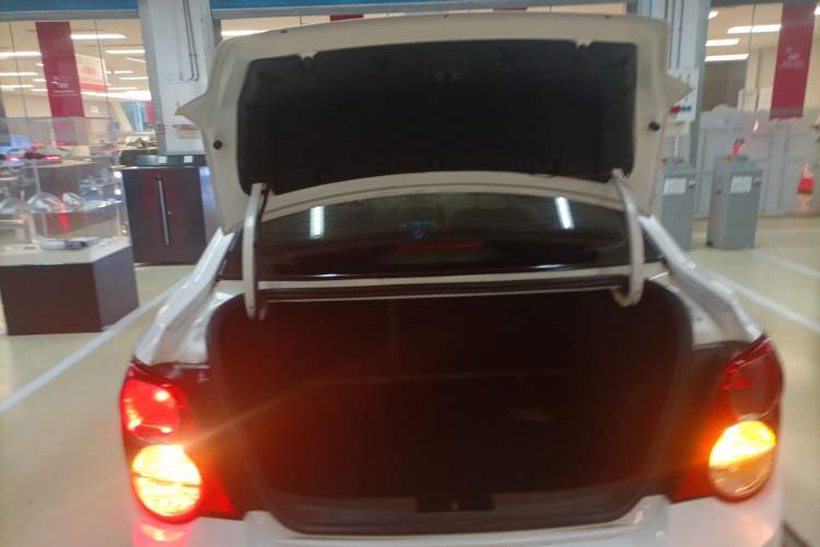Used Chevrolet Aveo Sonic 2011 Sedan 1.4L Manual Transmission SE Trunk