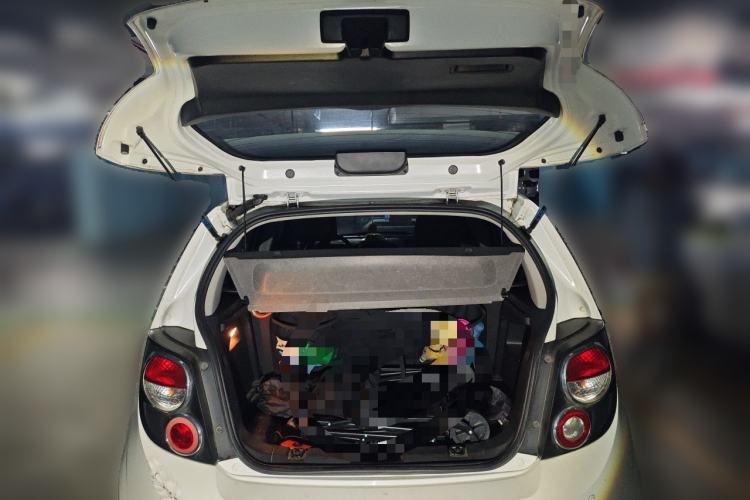 Used Chevrolet Aveo Sonic 2011 Hatchback 1.6L AT SX Trunk