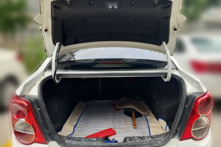 Used Chevrolet Aveo Sonic 2011 Sedan 1.4L MT SL Trunk
