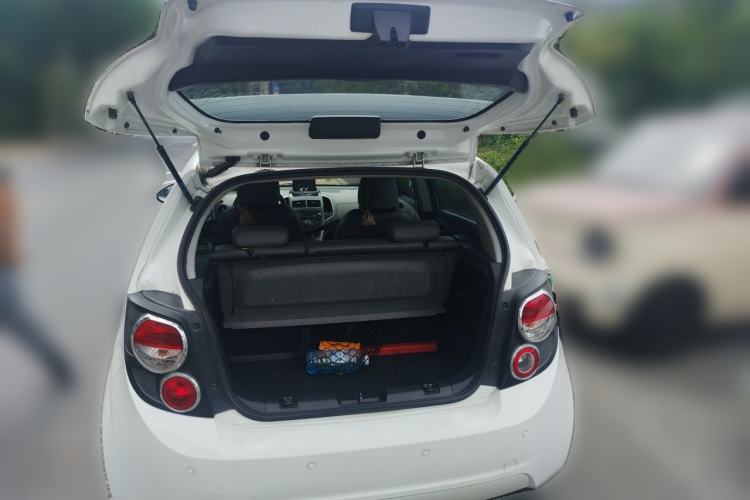 Used Chevrolet Aveo Sonic 2011 Hatchback 1.6L AT SX Trunk