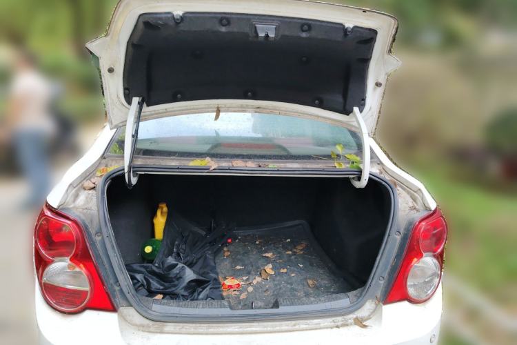 Used Chevrolet Aveo Sonic 2011 Sedan 1.4L MT SL Trunk