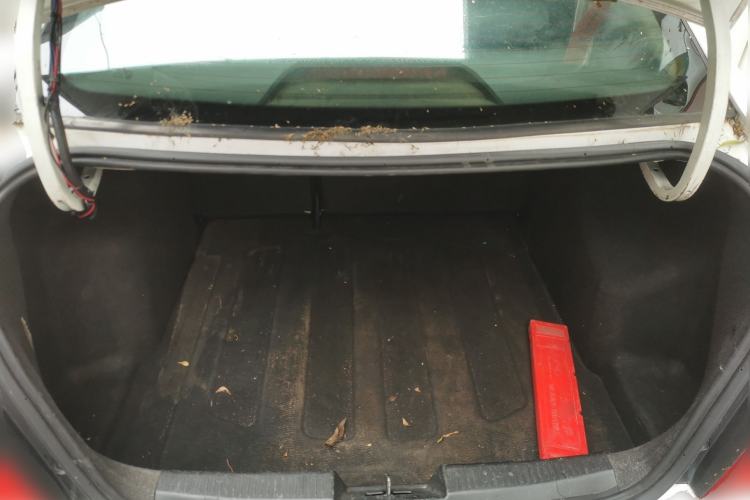 Used Chevrolet Aveo Sonic 2011 Sedan 1.4L MT SL Trunk