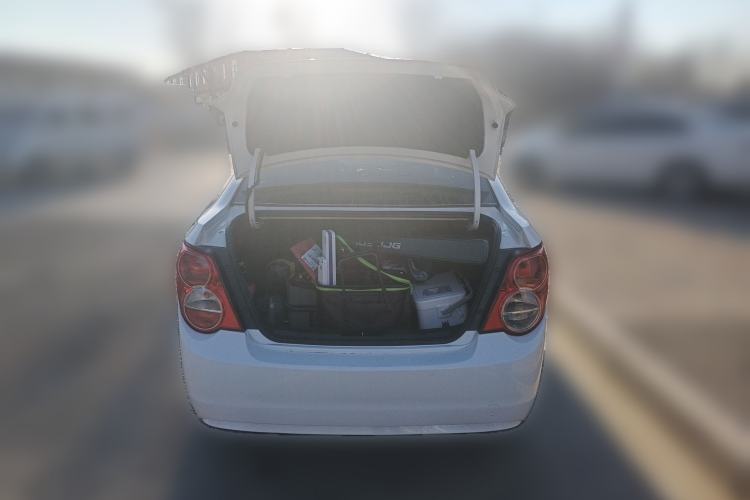 Used Chevrolet Aveo Sonic 2011 Sedan 1.4L MT SL Trunk