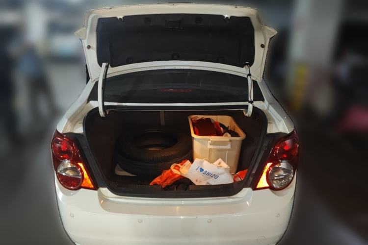Used Chevrolet Aveo Sonic 2011 Sedan 1.4L MT SL Trunk