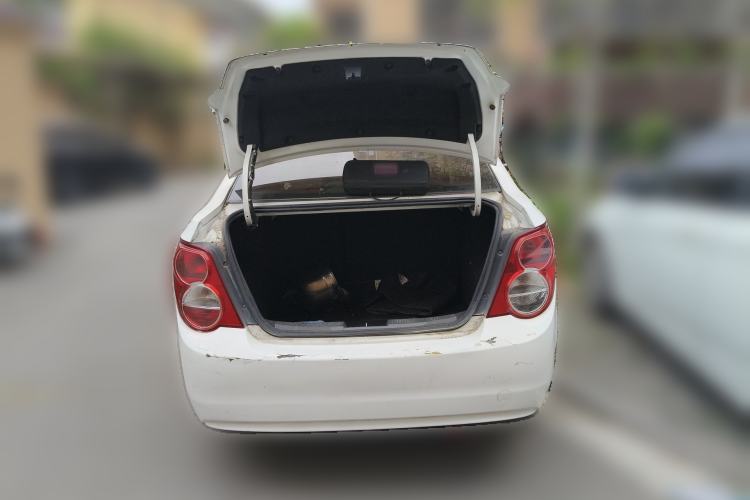 Used Chevrolet Aveo Sonic 2011 Sedan 1.4L MT SL Trunk