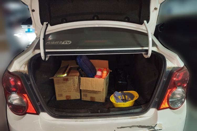 Used Chevrolet Aveo Sonic 2011 Sedan 1.4L MT SL Trunk