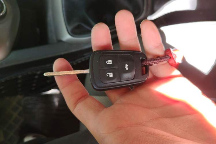 Used Chevrolet Aveo Sonic 2011 Sedan 1.4L Manual Transmission SE Vehicle Key