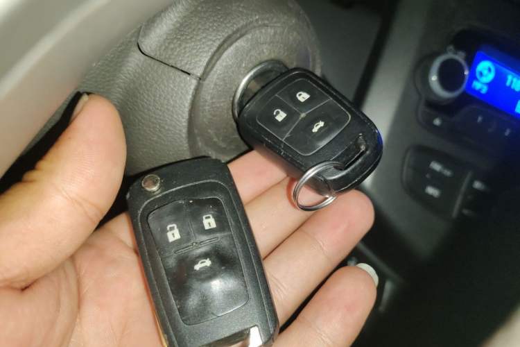 Used Chevrolet Aveo Sonic 2011 Sedan 1.4L Manual Transmission SE Vehicle Key