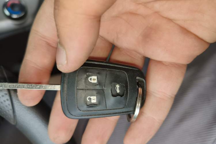 Used Chevrolet Aveo Sonic 2011 Sedan 1.4L Manual Transmission SE Vehicle Key