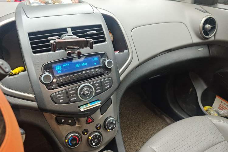 Used Chevrolet Aveo Sonic 2011 Hatchback 1.6L AT SX Audio And AC Panel