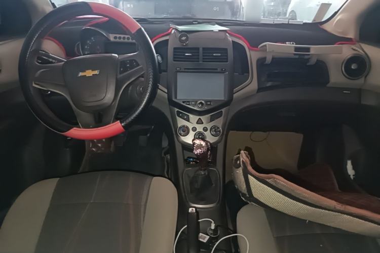 Used Chevrolet Aveo Sonic 2011 Sedan 1.4L Manual Transmission SE Center Console