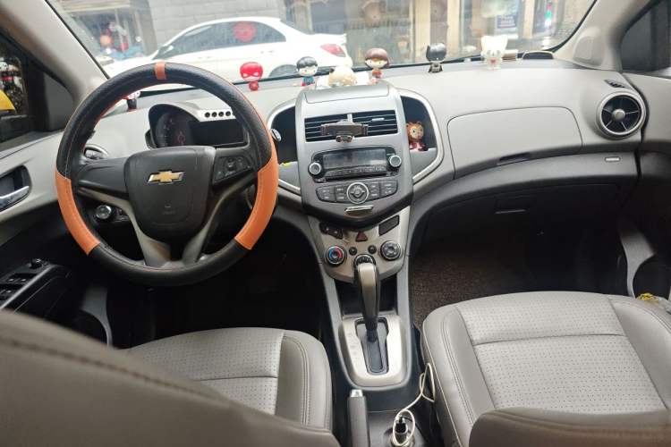 Used Chevrolet Aveo Sonic 2011 Hatchback 1.6L AT SX Center Console