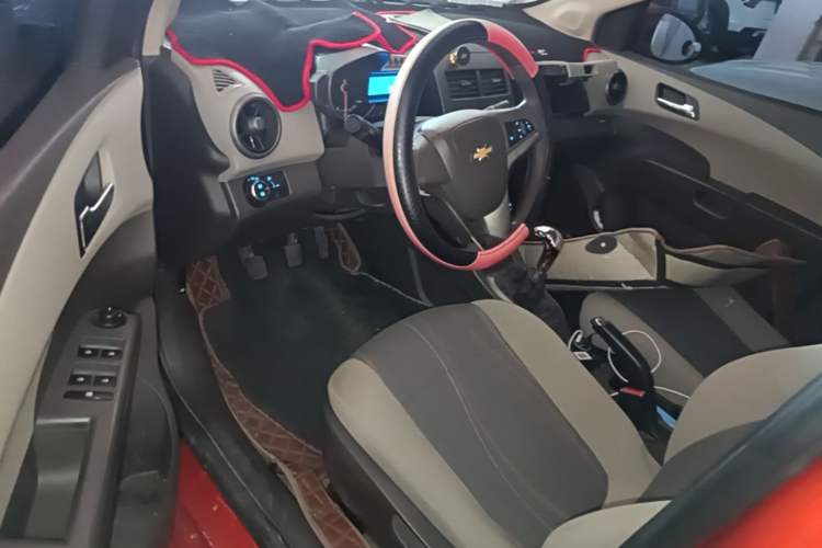 Used Chevrolet Aveo Sonic 2011 Sedan 1.4L Manual Transmission SE Driver Seat