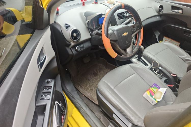 Used Chevrolet Aveo Sonic 2011 Hatchback 1.6L AT SX Driver Seat