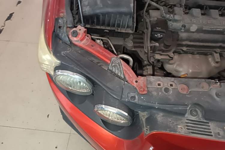 Used Chevrolet Aveo Sonic 2011 Sedan 1.4L Manual Transmission SE Engine Bay Right