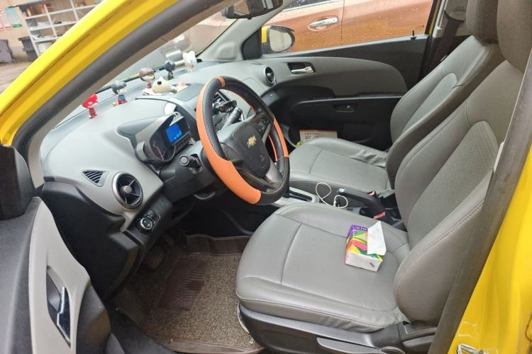 Used Chevrolet Aveo Sonic 2011 Hatchback 1.6L AT SX Left Front Seat