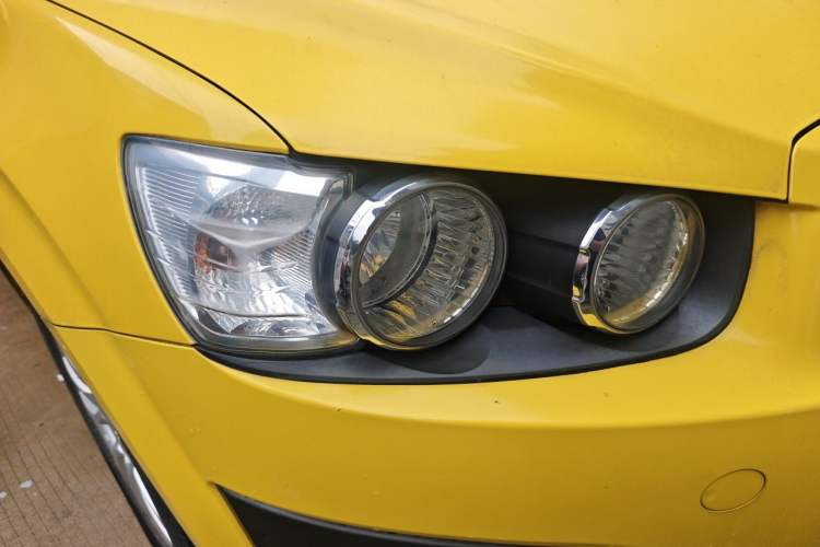 Used Chevrolet Aveo Sonic 2011 Hatchback 1.6L AT SX Right Front Headlight