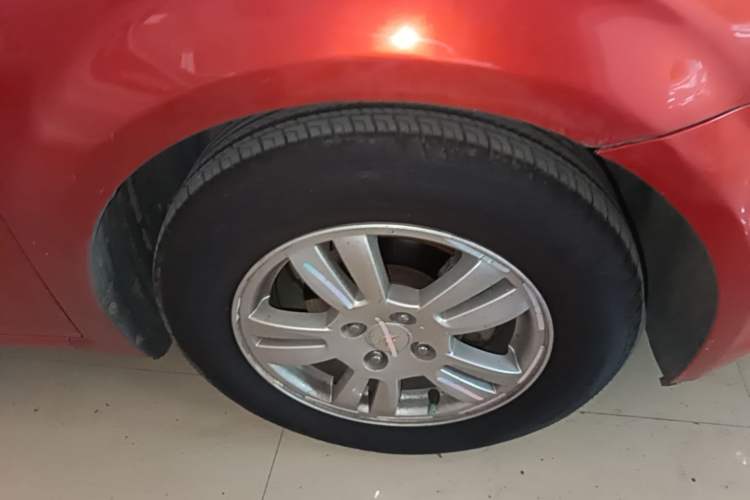 Used Chevrolet Aveo Sonic 2011 Sedan 1.4L Manual Transmission SE Right Front Wheel Hub