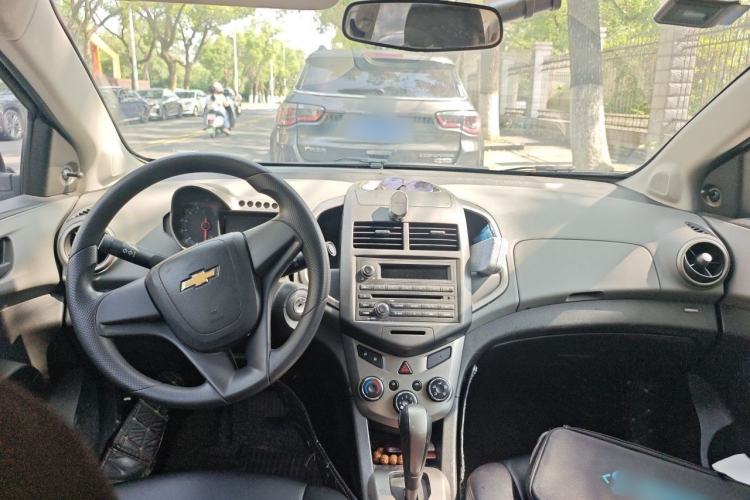 Used Chevrolet Aveo Sonic 2013 Sedan 1.4L Automatic with Sunroof Center Console