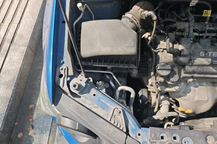 Used Chevrolet Aveo Sonic 2013 Sedan 1.4L Automatic with Sunroof Engine Bay Right