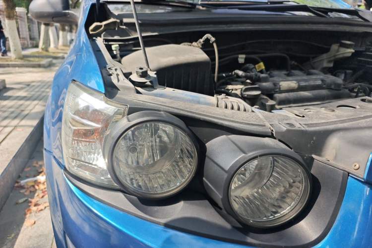 Used Chevrolet Aveo Sonic 2013 Sedan 1.4L Automatic with Sunroof Right Front Headlight
