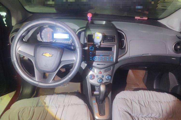 Used Chevrolet Aveo Sonic 2013 Sedan 1.4L Automatic with Sunroof Center Console