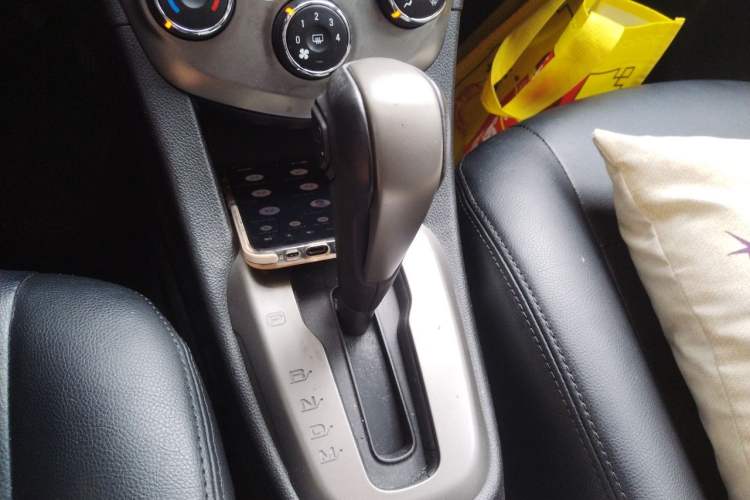 Used Chevrolet Aveo Sonic 2013 Sedan 1.4L Automatic with Sunroof Gear Lever