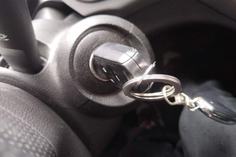 Used Chevrolet Aveo Sonic 2013 Sedan 1.4L Automatic with Sunroof Vehicle Key