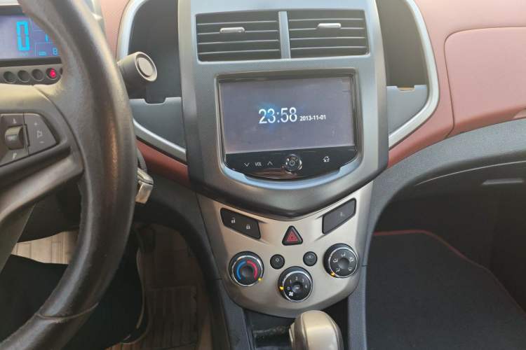Used Chevrolet Aveo Sonic 2013 Sedan 1.6L AT SX Stylish Audio-Visual Edition Audio And AC Panel
