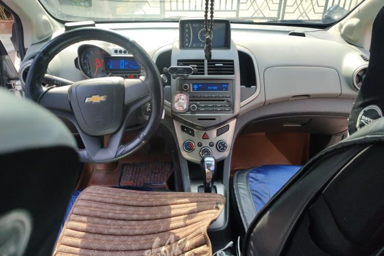 Used Chevrolet Aveo Sonic 2013 Sedan 1.4L Automatic with Sunroof Center Console