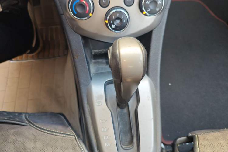 Used Chevrolet Aveo Sonic 2013 Sedan 1.6L AT SX Stylish Audio-Visual Edition Gear Lever