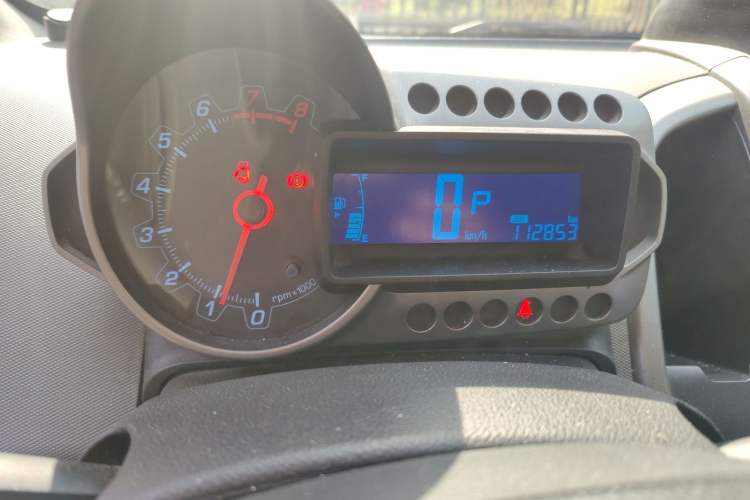Used Chevrolet Aveo Sonic 2013 Sedan 1.4L Automatic with Sunroof Instrument Cluster