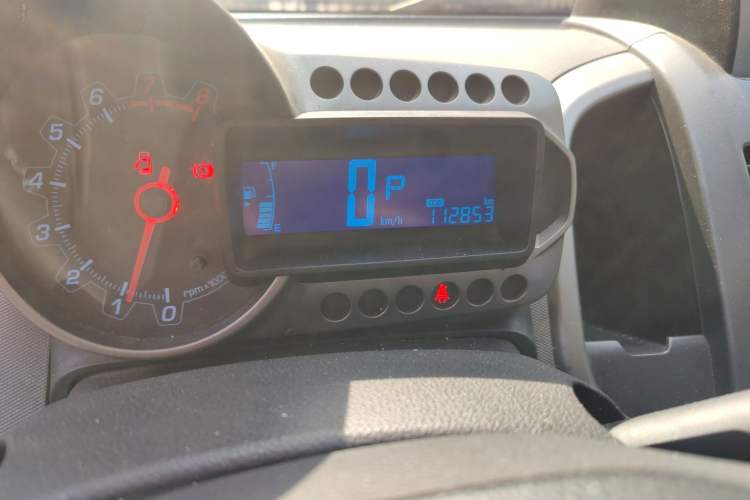 Used Chevrolet Aveo Sonic 2013 Sedan 1.4L Automatic with Sunroof Odometer Close Up
