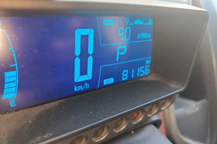 Used Chevrolet Aveo Sonic 2013 Sedan 1.6L AT SX Stylish Audio-Visual Edition Odometer Close Up
