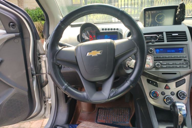 Used Chevrolet Aveo Sonic 2013 Sedan 1.4L Automatic with Sunroof Steering Wheel