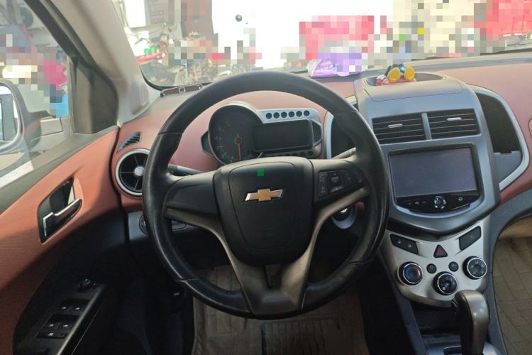 Used Chevrolet Aveo Sonic 2013 Sedan 1.6L AT SX Stylish Audio-Visual Edition Steering Wheel