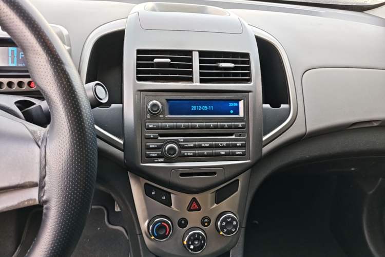 Used Chevrolet Aveo Sonic 2013 Sedan 1.4L Automatic with Sunroof Audio And AC Panel