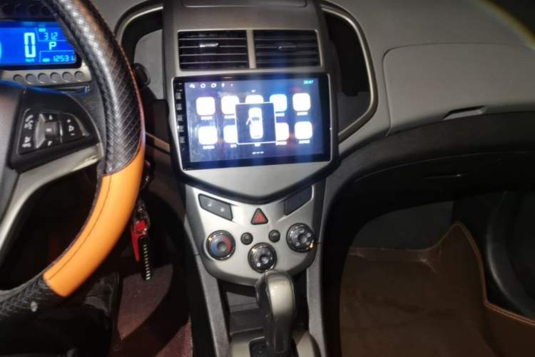Used Chevrolet Aveo Sonic 2013 Sedan 1.6L AT SX Stylish Audio-Visual Edition Audio And AC Panel